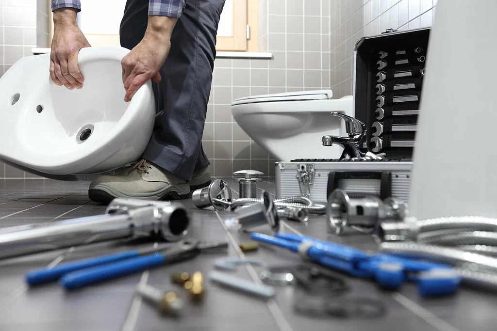 Plumbing tools prepared for a bathroom repair in Soledad